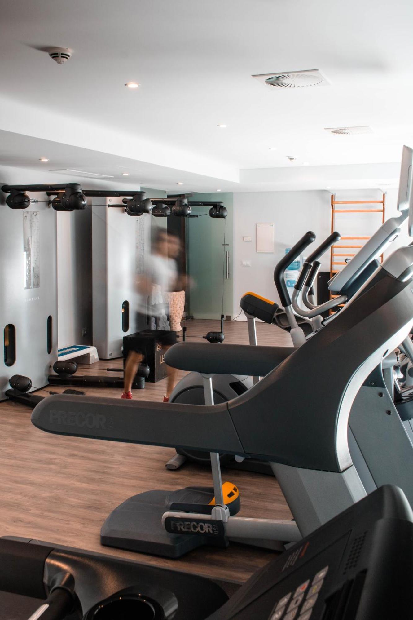 Monchique Resort & Spa Exterior photo A gym in a hotel